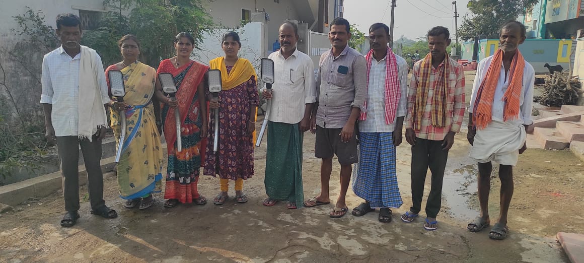 ఈ.కే.పేట తండాలో వీధి దీపాల ఏర్పాటు