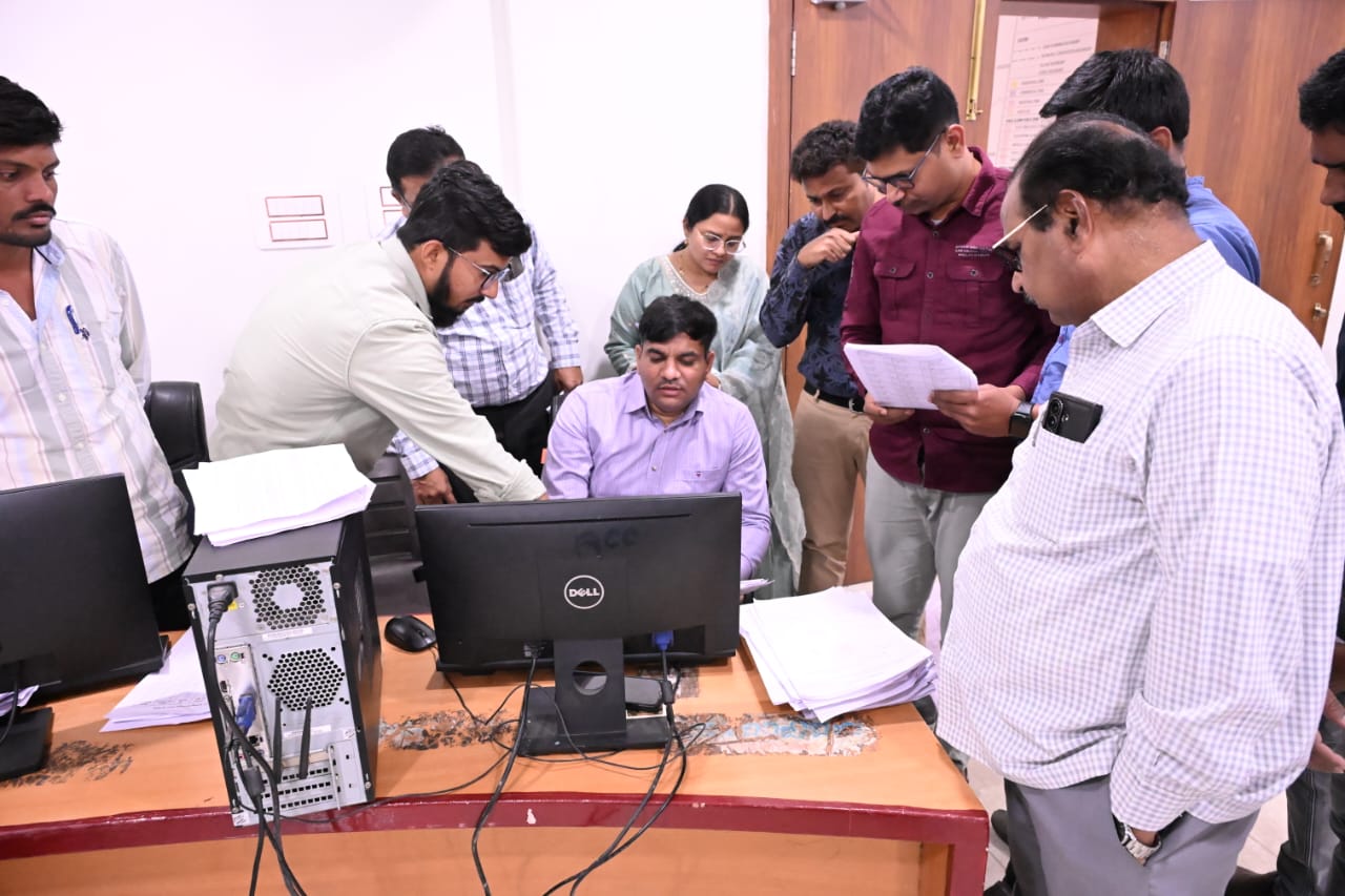 ఓటర్ల జాబితా టీ పోల్ ఈ మ్యాపింగ్ ఎలాంటి లోటు పాట్లు జరగకుండా అధికారులు సిబ్బంది జాగ్రత్తలు పాటించాలి