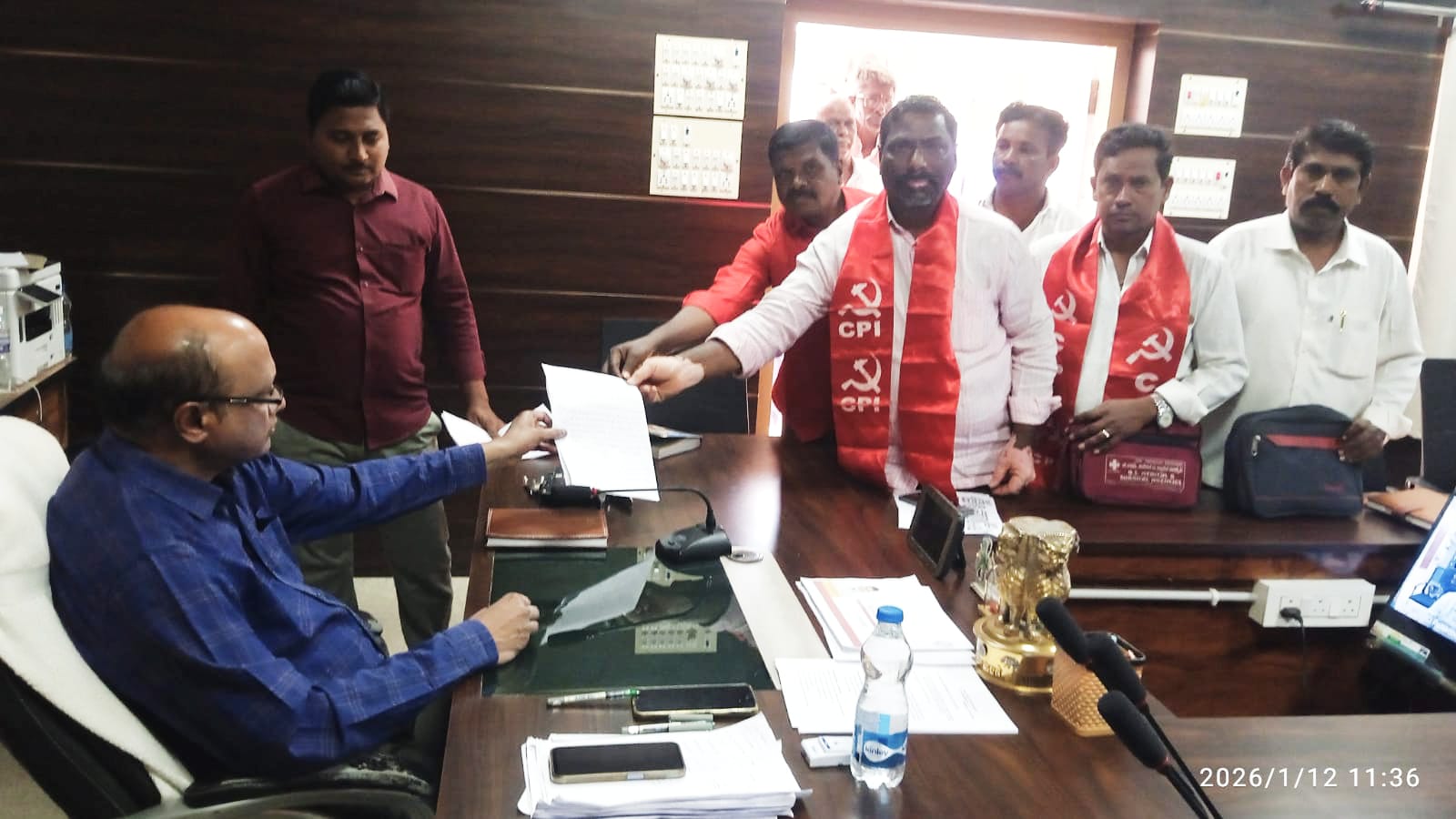 కోసిగి ప్రభుత్వ ఆరోగ్య కేంద్రంలో 50 లక్షలు స్వాహ చేసిన డాక్టర్లు