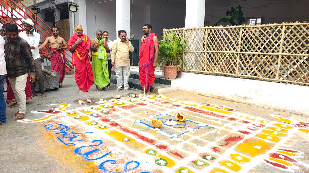 కొత్తకొండలో వైభవంగా కొనసాగుతున్న శ్రీ వీరభద్ర స్వామి బ్రహ్మోత్సవాలు