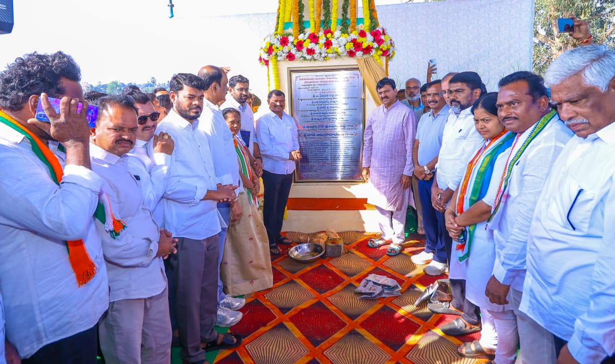 మున్సిపాలిటీలో రూ.15 కోట్ల అభివృద్ధి పనులకు ఘనంగా భూమిపూజ