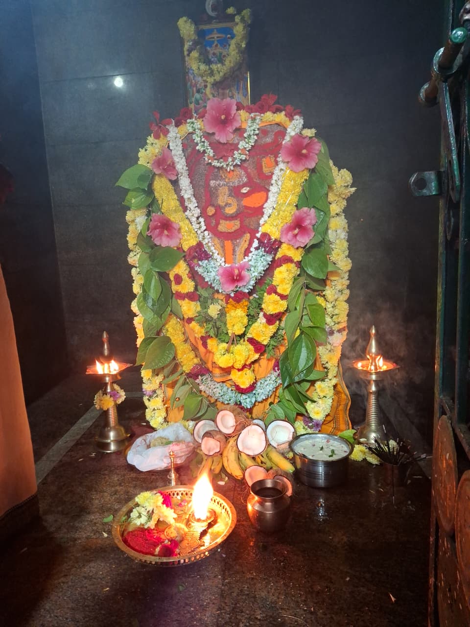 జై హనుమాన్ ఆలయంలో శుభ ఆదివారం విశేష పూజలు