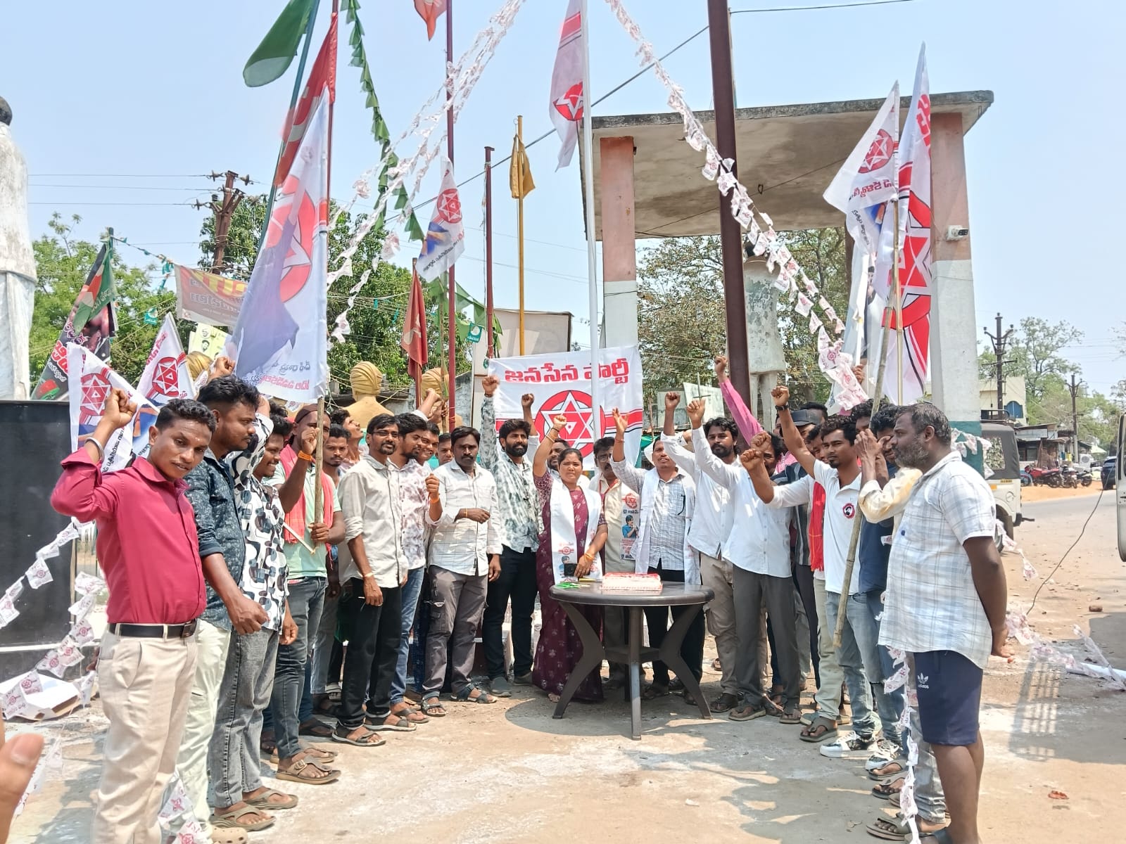 పోలవరం జిల్లా చింతూరు మండలం లో ఘనంగా జనసేన పార్టీ ఆవిర్భావ దినోత్సవ వేడుకలు