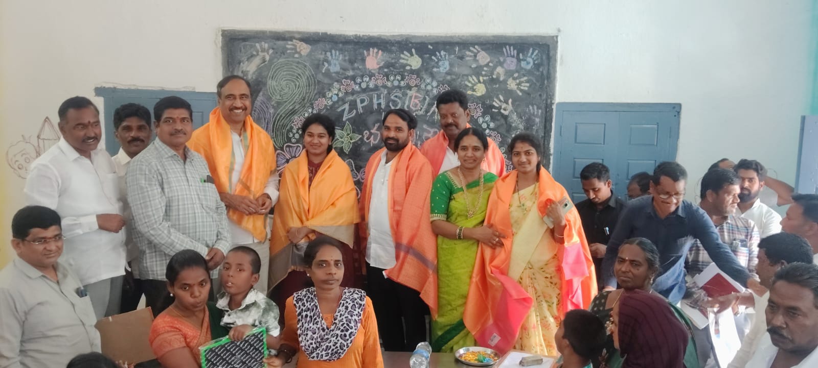 భవిత కేంద్రం ప్రారంభించిన యంయల్ ఏ