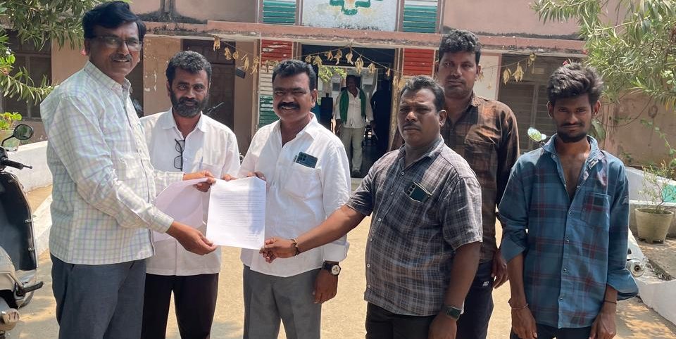 కల్లూరు మున్సిపాలిటీ కార్మికులకు ఎనిమిది నెలల వేతనాలు వెంటనే చెల్లించాలని డిమాండ్ సీపీఎం పార్టీ సత్తుపల్లి డివిజన్ కార్యదర్శి వర్గం సభ్యులు తన్నీరు క్రిష్ణార్జునరావు