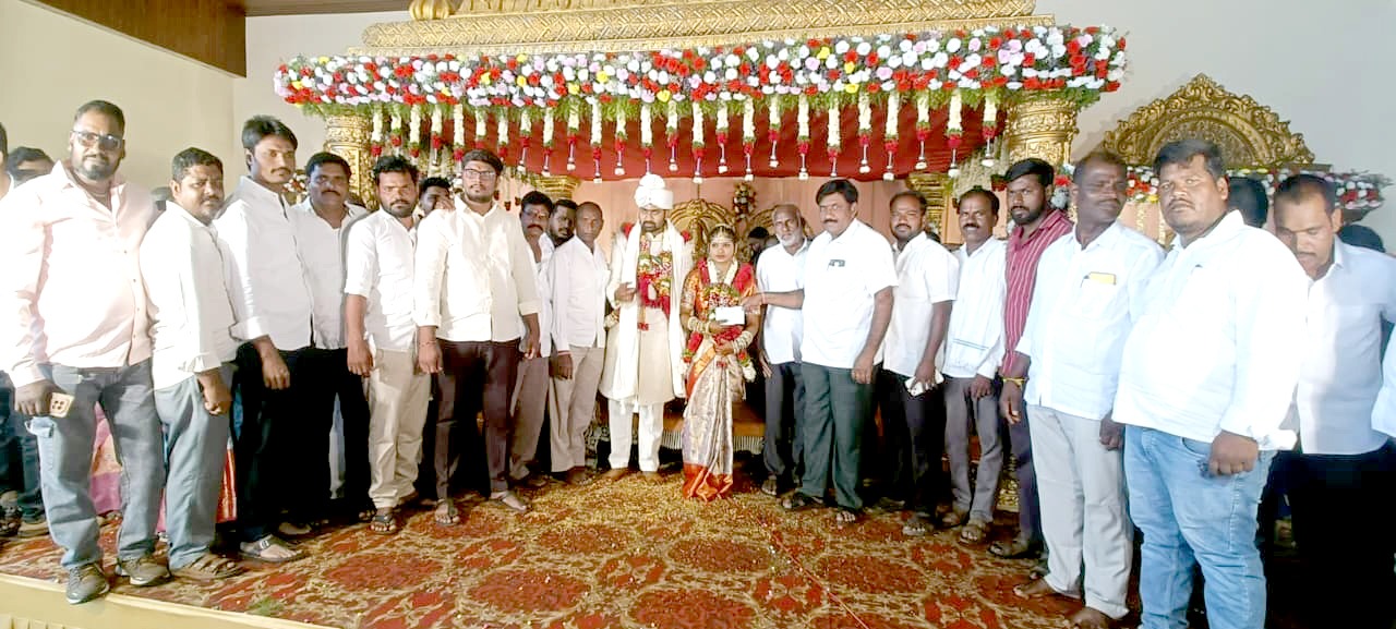 పేదింటి ఆడబిడ్డ పెళ్లికి ఆర్థిక సాయం మాటా నిలబెట్టుకున్న హుగ్గేల్లి సర్పంచ్ పట్లోళ్ళ విమల శ్రీనివాస్ రెడ్డి