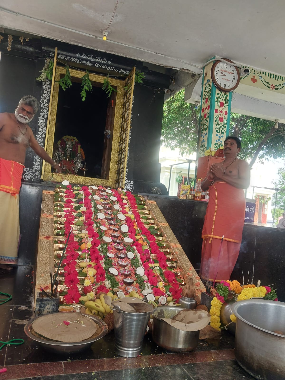 వైభవంగా శ్రీశనేశ్వర స్వామికి శతకుంభ పూర్ణ తిల తైల అభిషేక పూజలు.