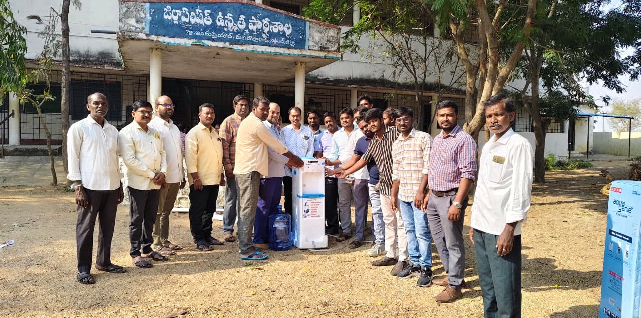 విద్యార్థులకు శుద్ధి చేసిన తాగునీరు అందించడం ఎంతో అవసరం