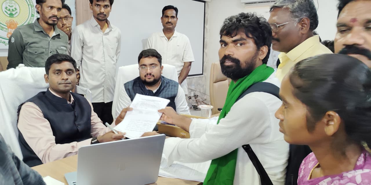 ఏజెన్సీ చట్టాలను తుంగలో తొక్కుతున్న అక్రమార్కులు , చోద్యం చూస్తున్న అధికారులు.