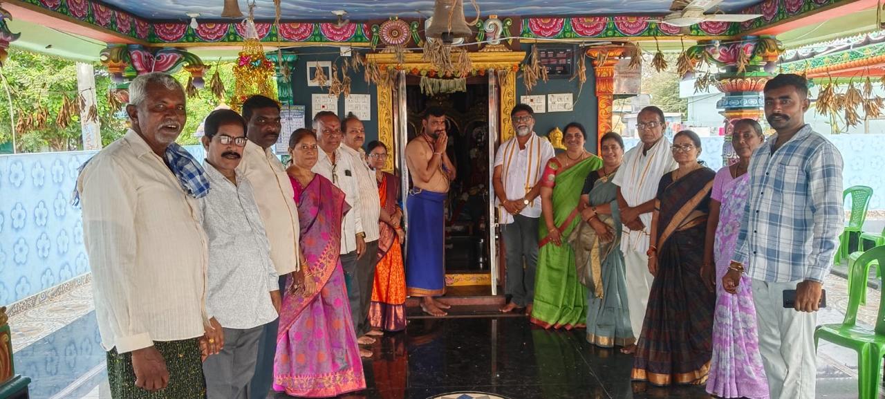 మంగాపురం రామాలయం లో జిల్లా భట్రాజు సంఘం అధ్యక్షుడు తోక చిచ్చు పుల్లంరాజు దంపతులు ప్రత్యేక పూజలు